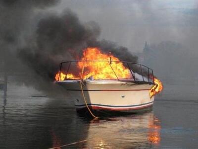 Πάτρα: Φωτιά σε τράτα στην Ιχθυόσκαλα