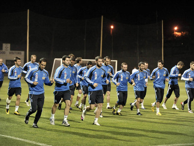 Περισσότεροι από 2.500 Έλληνες φίλαθλοι ...