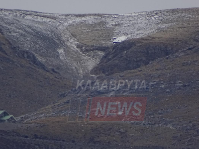 Καλάβρυτα: Το πρώτο χιόνι στο Χελμό - "Πασπάλα" αλλά χιόνι