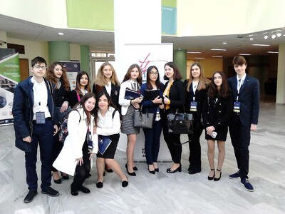 Τα Αρσάκεια σχολεία Πατρών προσομοιάζουν...