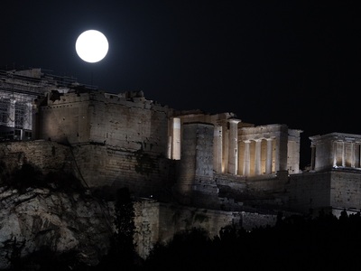 Όταν η Αυγουστιάτικη πανσέληνος ξεδιπλών...