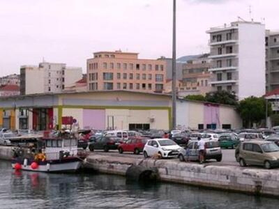 Πάτρα: Το... απέραντο πάρκιγκ στην παραλ...