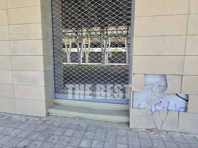 Πάτρα: Αμάξι έπεσε πάνω στο νέο σταθμό τ...