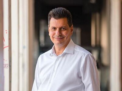 Η ιδεοληψία πλανάται πάνω από την πόλη 