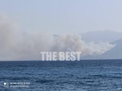 Η φωτιά στην Αιγιάλεια, όπως φαίνεται απ...