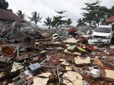 Τσουνάμι στην Ινδονησία: Στους 281 αυξήθ...