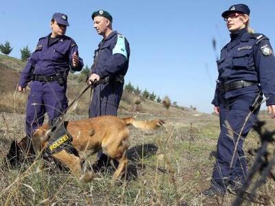 Δουλέμπορος χτύπησε αστυνομικό με κουπί ...