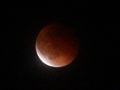 Ολική έκλειψη Σελήνης: Γιατί το φεγγάρι ...