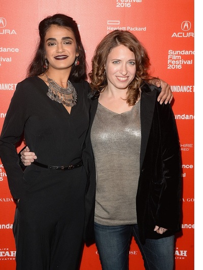 Η πρωταγωνίστρια με τη σκηνοθέτη