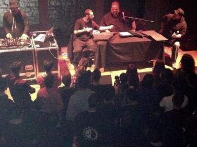 Γέμισαν το Λιθογραφείον οι "Τρεις Θ...