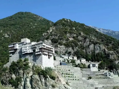 Στο αυτόφωρο Ρώσος μοναχός για παράνομη ...