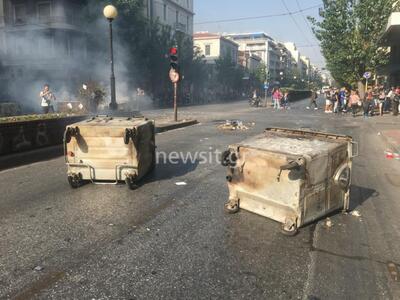 Ένταση και φωτιές έξω από την ΑΣΟΕΕ