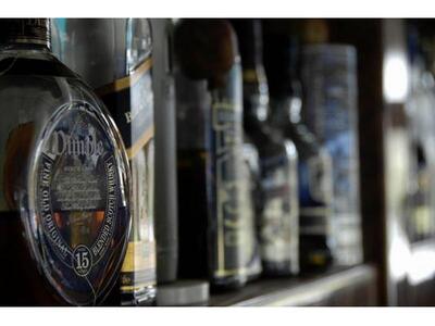 Χιλιάδες μπουκάλια με ποτά - "μπόμπ...