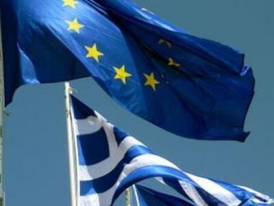 Με το βλέμμα στραμμένο στις ελληνικές εκ...