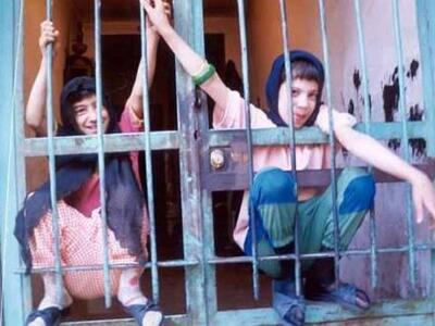 To Ιρανικό φιλμ "Το Μήλο" προβ...