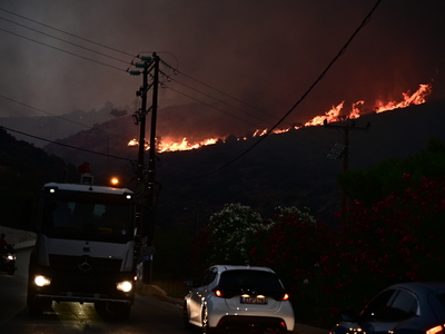 Ολονύχτια μάχη με τις φλόγες: Πώς εξελίσ...