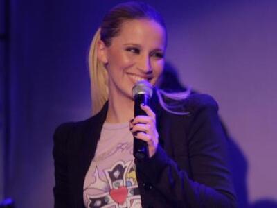 Η Νάντια Μπουλέ με νέο χρώμα μαλλιών! ΔΕ...