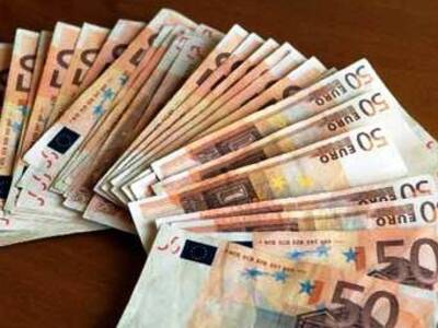 Έβαλε τα λεφτά στην κατάψυξη για να τα γ...