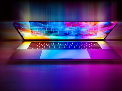 Revenge porn: Τηλεοπτικός δημοσιογράφος ...