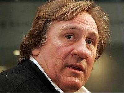 Μεθυσμένος ο Ζεράρ Ντεπαρντιέ ούρησε στο...