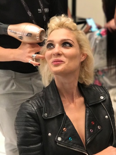 Η Αναστασία Περράκη στη beauty προετοιμασία