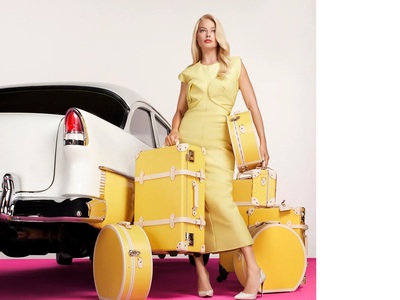 Mε φόρεμα Marc Jacobs και παπούτσια Chri...