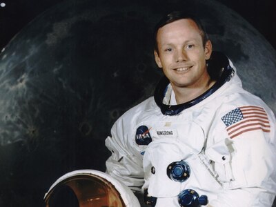 Ο Neil Armstrong απάντησε, με 20 χρόνια ...
