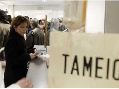 «Κουρεύουν» στο μισό τις συντάξεις χηρείας