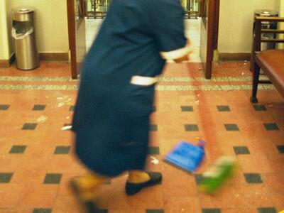 Καλάβρυτα: Απέλυσαν καθαρίστρια μετά από...