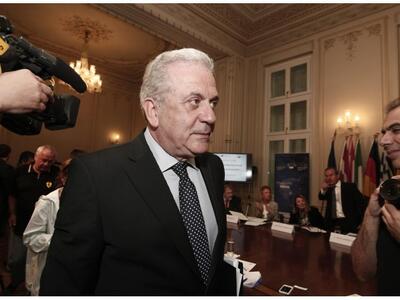 Αβραμόπουλος: Μην εκμεταλλευθείτε το μετ...