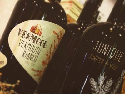 "JUNIQUE - VERMOOD: Από το bar, στο...