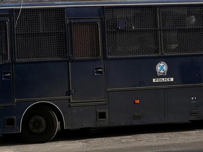 Ένοπλη επίθεση κατά αστυνομικών στα γραφ...