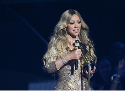 Τιμήθηκε η Μαράια Κάρει