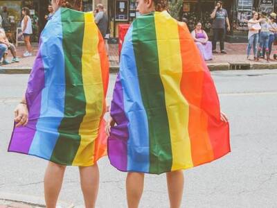 Η Ρωσία απαγορεύει τη ΛΟΑΤΚΙ+ «προπαγάνδ...