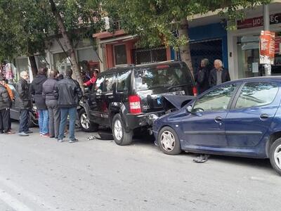 Πάτρα: Καραμπόλα με 4 αυτοκίνητα στην Γο...