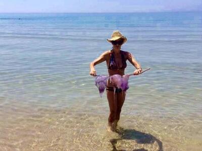 Η μάχη της... Βίβιαν Σαμούρη με τις... μέδουσες! 