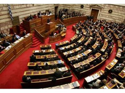Βουλή: Ψηφίστηκε επί της αρχής το αντιρα...