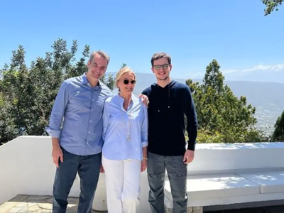 Κυριάκος Μητσοτάκης: «Χρόνια πολλά» με μ...