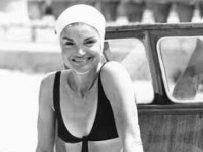 Οι γυμνές φωτογραφίες της Τζάκι Ωνάση στ...