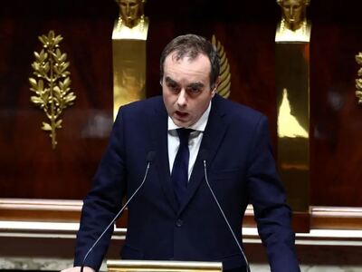 Γαλλία: Παγώνει ο Λεκορνί τη μεταρρύθμισ...