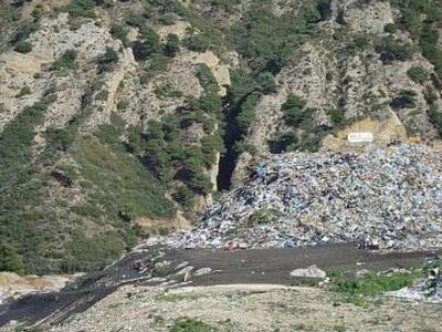 Τα ύποπτα φορτηγά της ΔΕΥΑΠ που έκαναν δ...