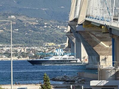 Το επιβλητικό 57μετρο "SAGITTA"...