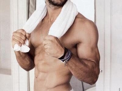 Νέος, ωραίος, ακομπλεξάριστος Αιγιώτης κ...