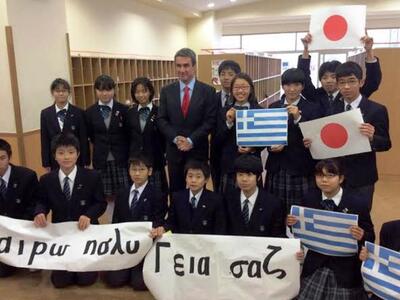 Στην Ιαπωνία ο Λοβέδρος - Δείτε τον να κ...