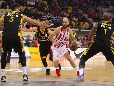 Ο Ολυμπιακός... παρέσυρε την ΑΕΚ-Ο Σπανο...