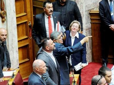 Δεν θα είναι στη Βουλή οι προφυλακισμένο...