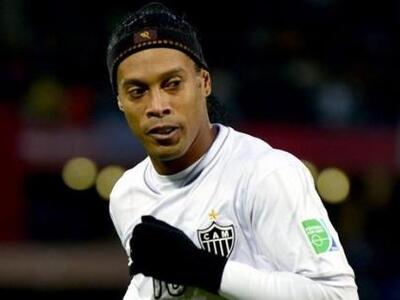 «Μεξικάνος» ο Ροναλντίνιο, υπέγραψε στην Κερετάρο