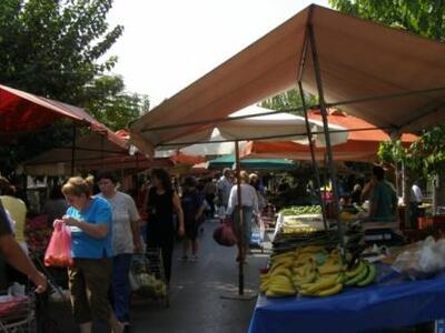 Σε απεργία διαρκείας οι παραγωγοί των λα...