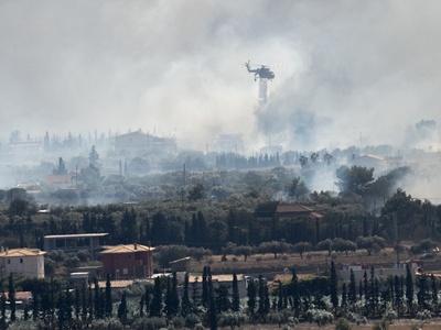 Πύρινη κόλαση στην Κερατέα - Εκκενώθηκαν...
