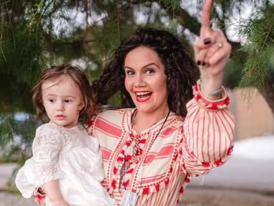 O Γιώργος Καψής και η Έλενα Νιφόρα βάπτι...